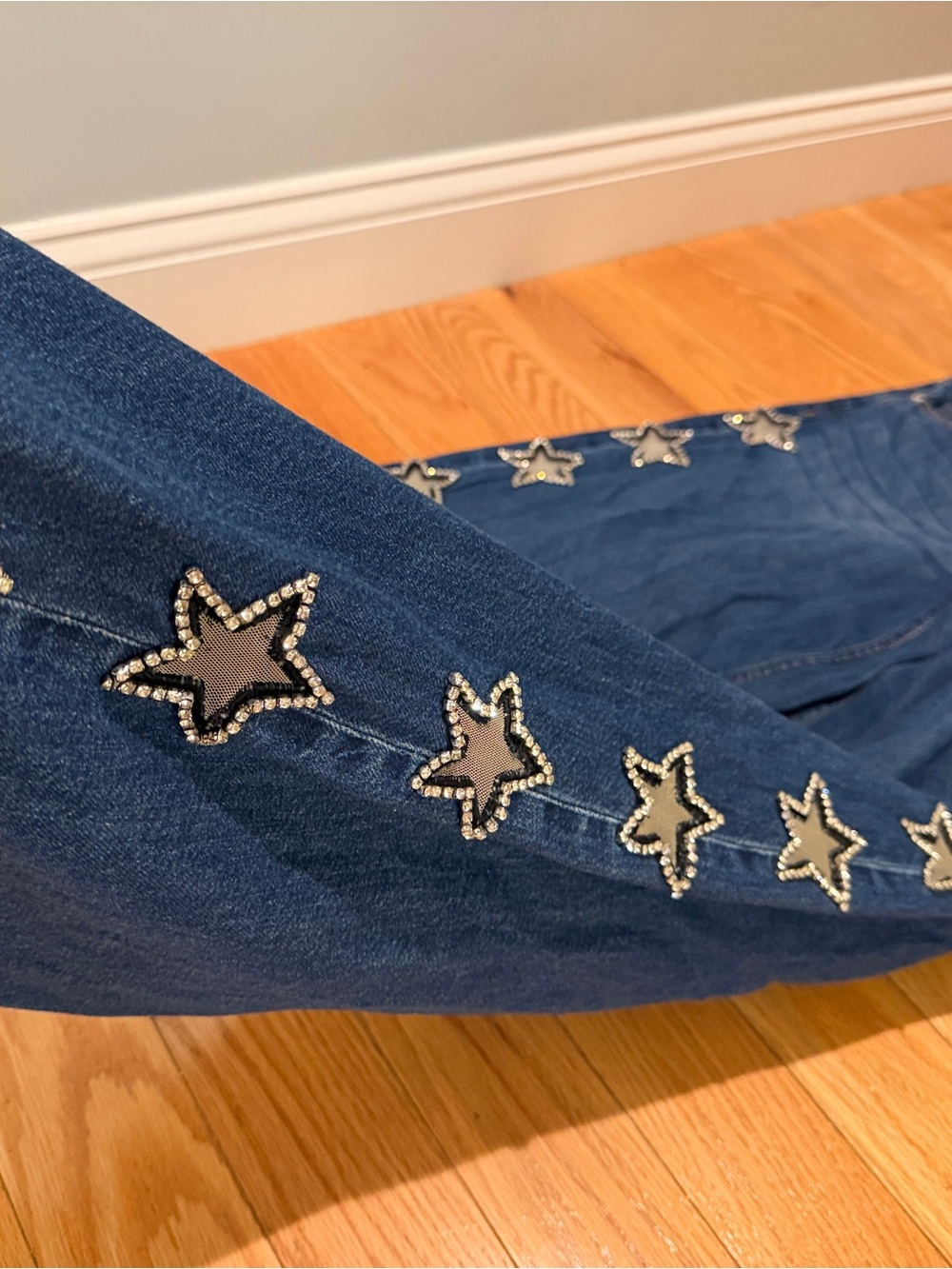 Alice & Olivia Dark Blue Wide-Leg Jeans with Rhinestone Star Cut Outs NWT - Picture 2 of 3